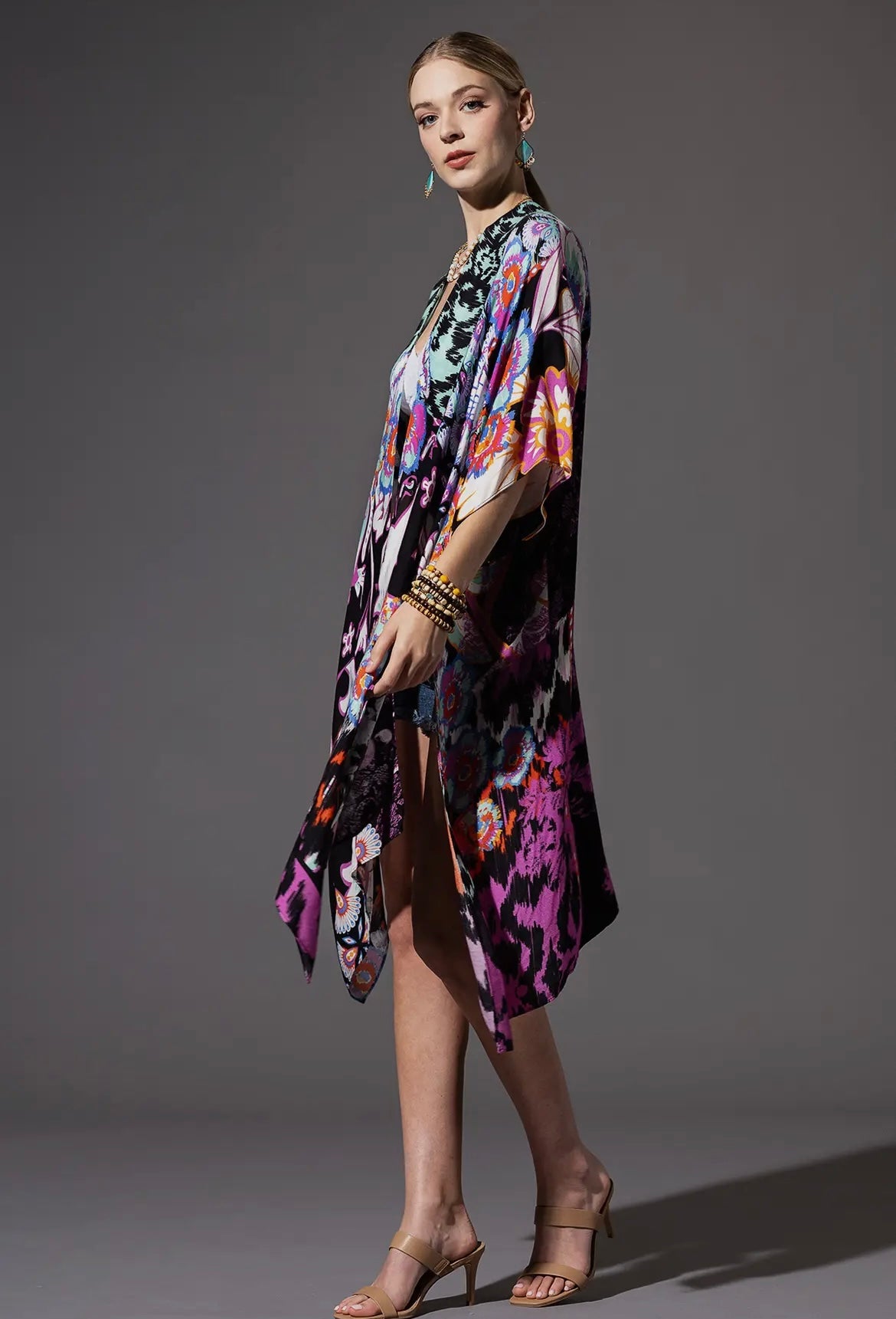 Boho Mana Kimono with bright floral prints – knee-length layering piece for summer or travel
